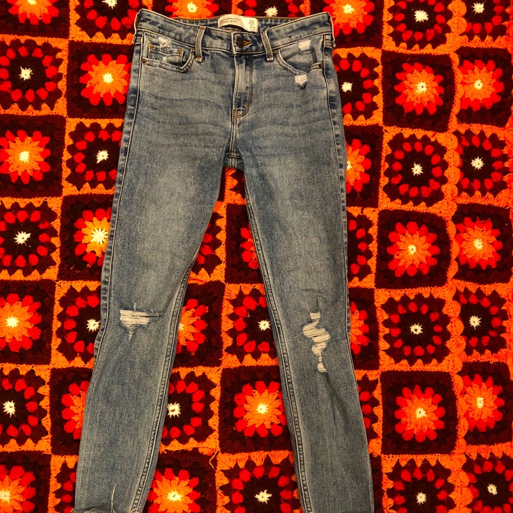 Abercrombie & Fitch Ripped jeans